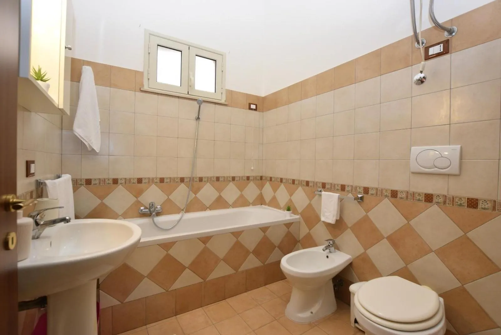 Ficus House Apartment Noto 0*,